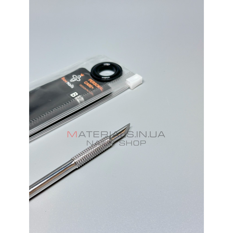 Лопатка маникюрная Bee Nails B12 Лопатка маникюрная Bee Nails B12